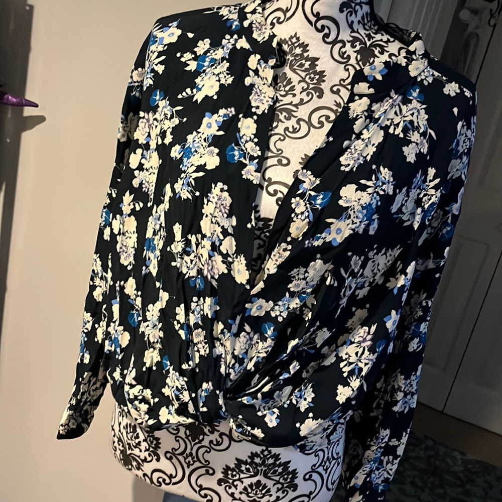 Light spring long sleeve shirt